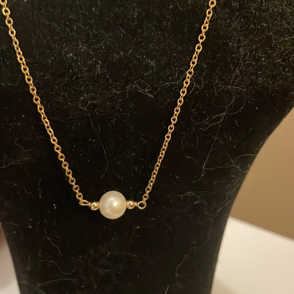 Pearl necklace on gold tone chain